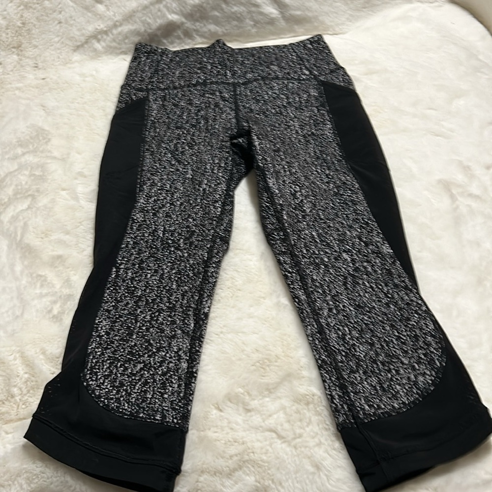 Lululemon Fit Crop Legging - Picture 2 of 7